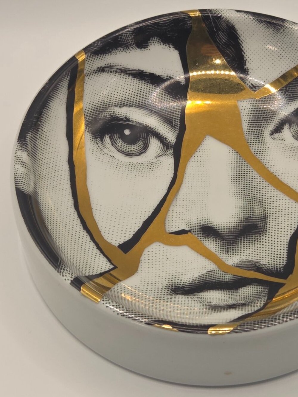 Fornasetti Tema e Variazioni N2 Round Ashtray
